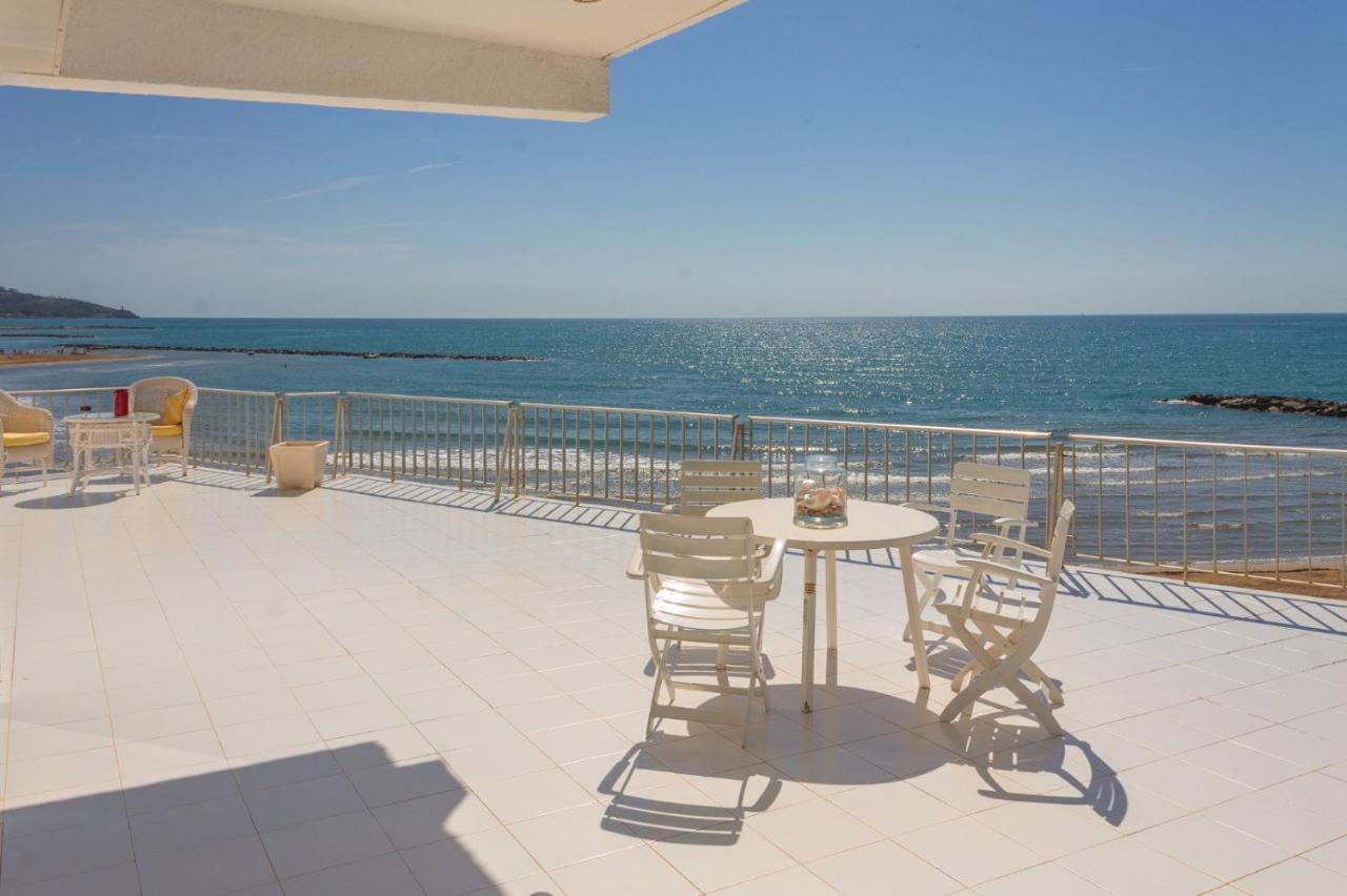 Magnifica Villa Aireola Frente Al Mar 贝尼卡西姆 外观 照片